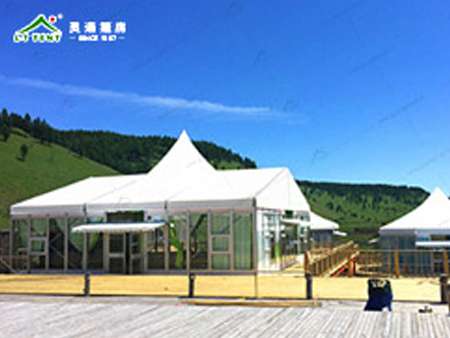 阿爾山奧倫布坎，客棧篷房里的早秋